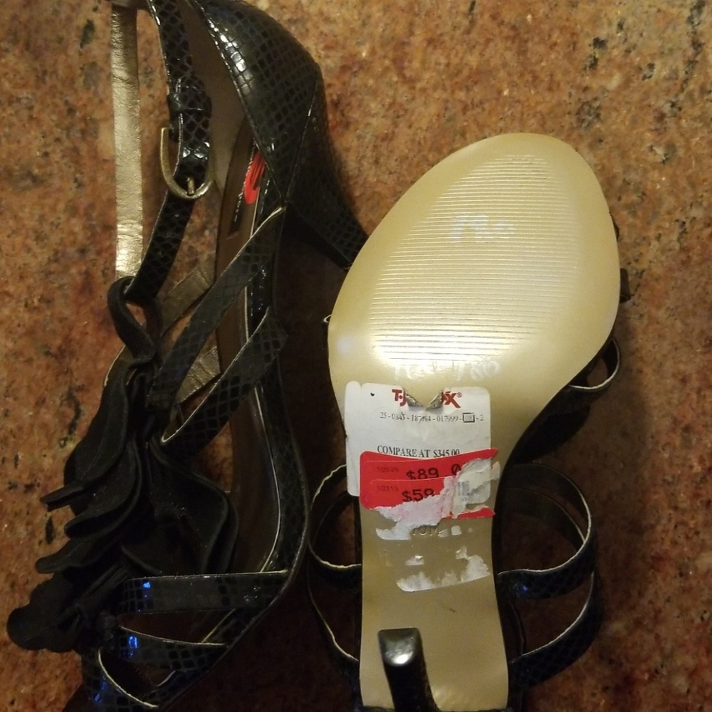 Sandals - Picture 4 of 4